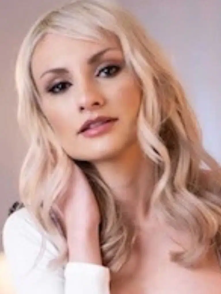 April Love Biography: Wiki, Age, Career, Height, Weight, Boyfriend, Net Worth & More
